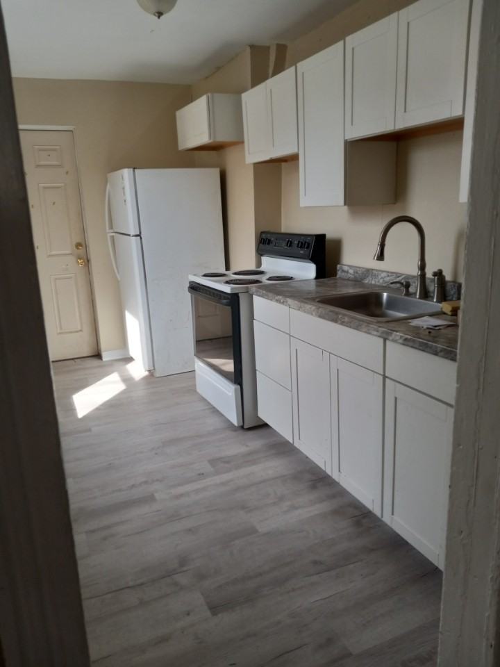 227 Hudson St - Photo 4 of 9