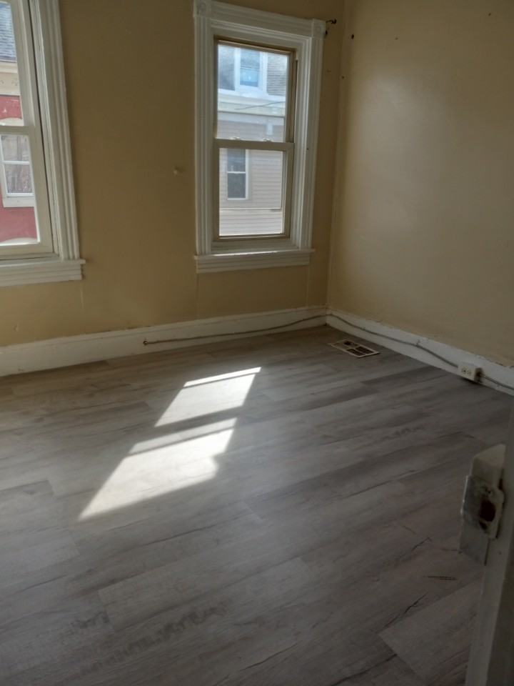 227 Hudson St - Photo 5 of 9