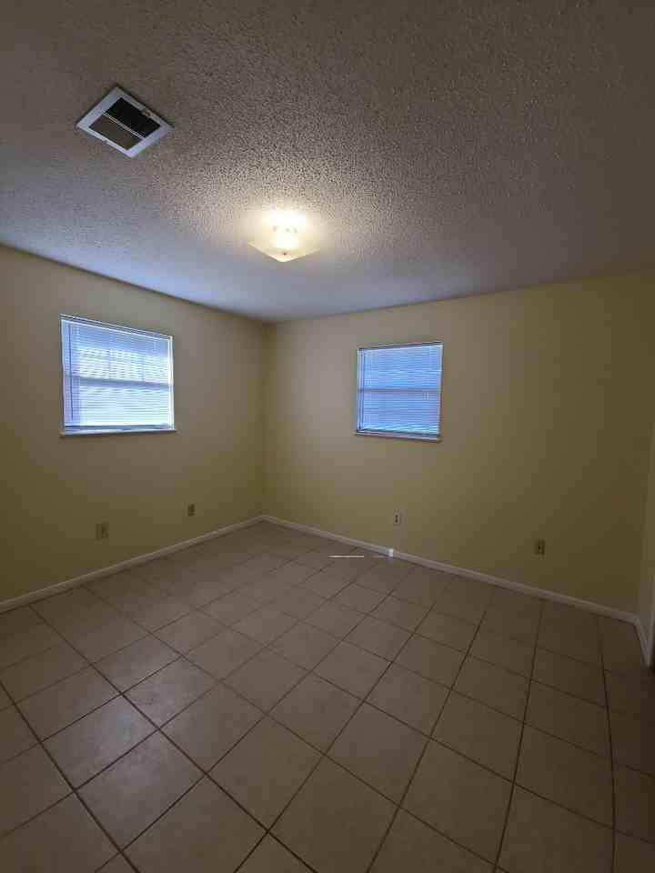 1044 N 20th St - Photo 3 of 10