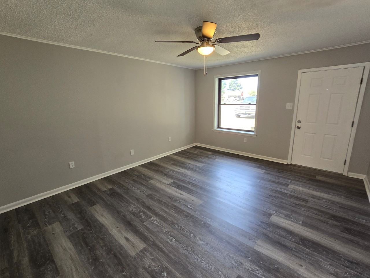 1221 Chestnut St - Photo 2 of 11