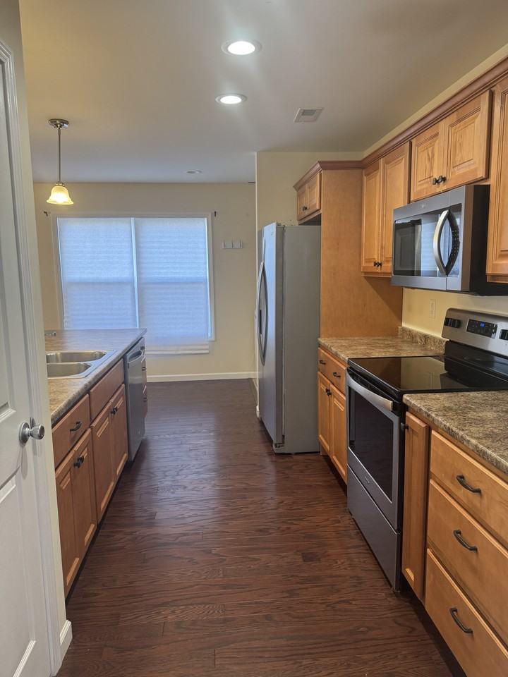 275 Rock Hill Rd - Photo 5 of 9