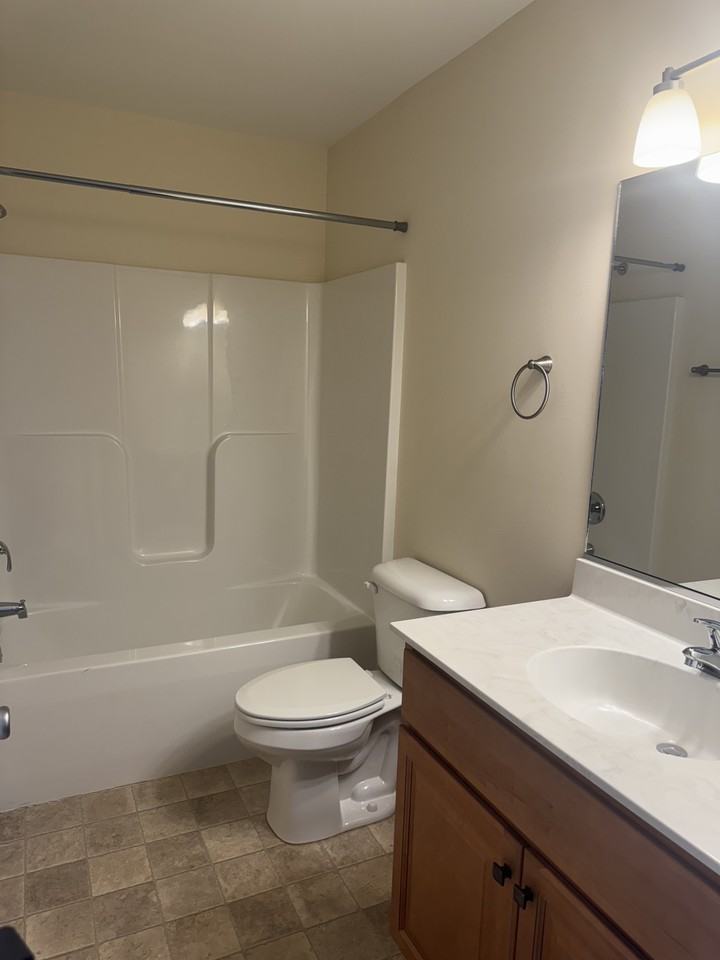 275 Rock Hill Rd - Photo 7 of 9