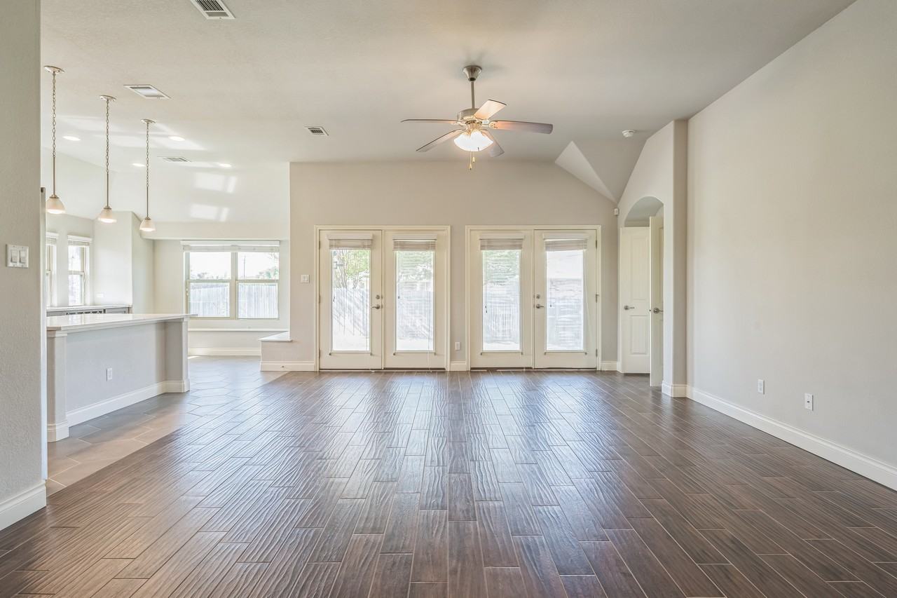 101 Lismore St - Photo 6 of 31