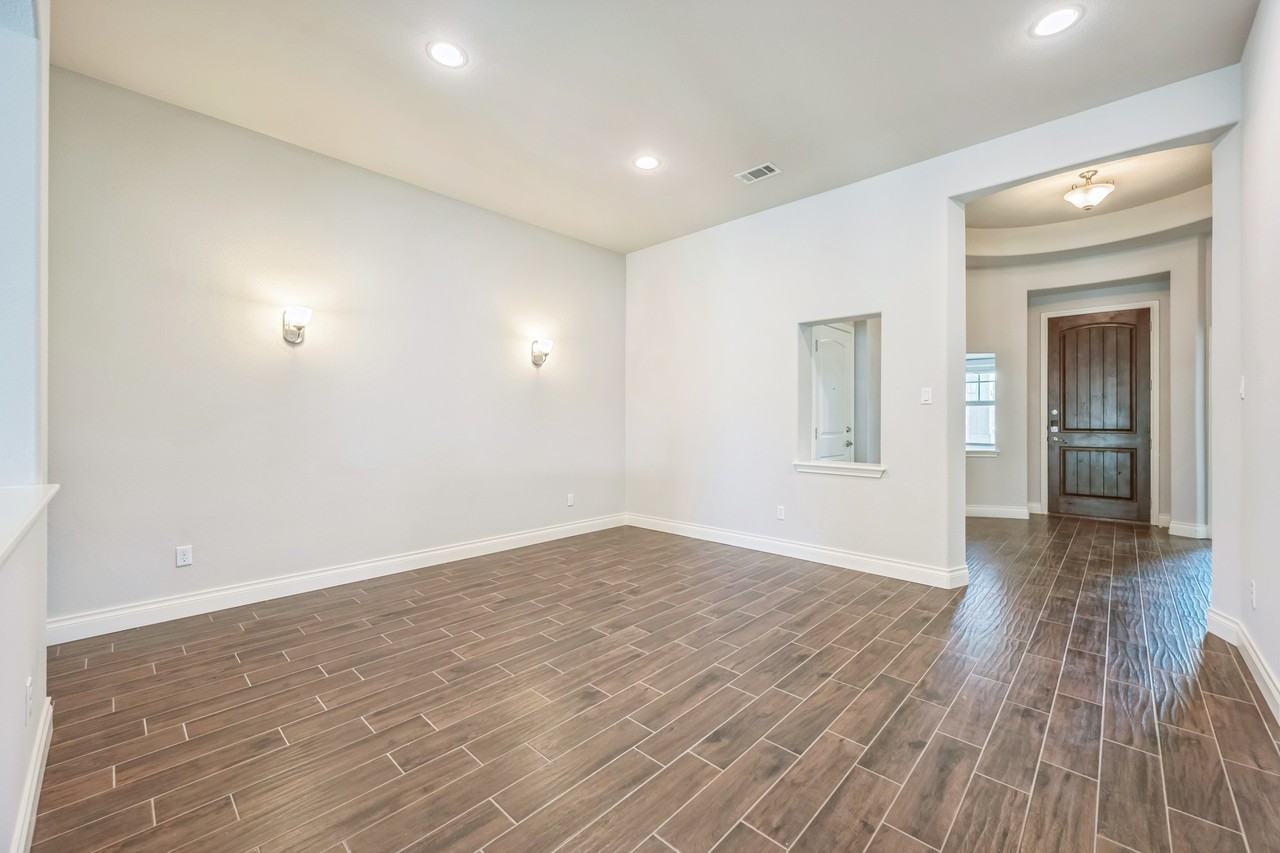 101 Lismore St - Photo 7 of 31