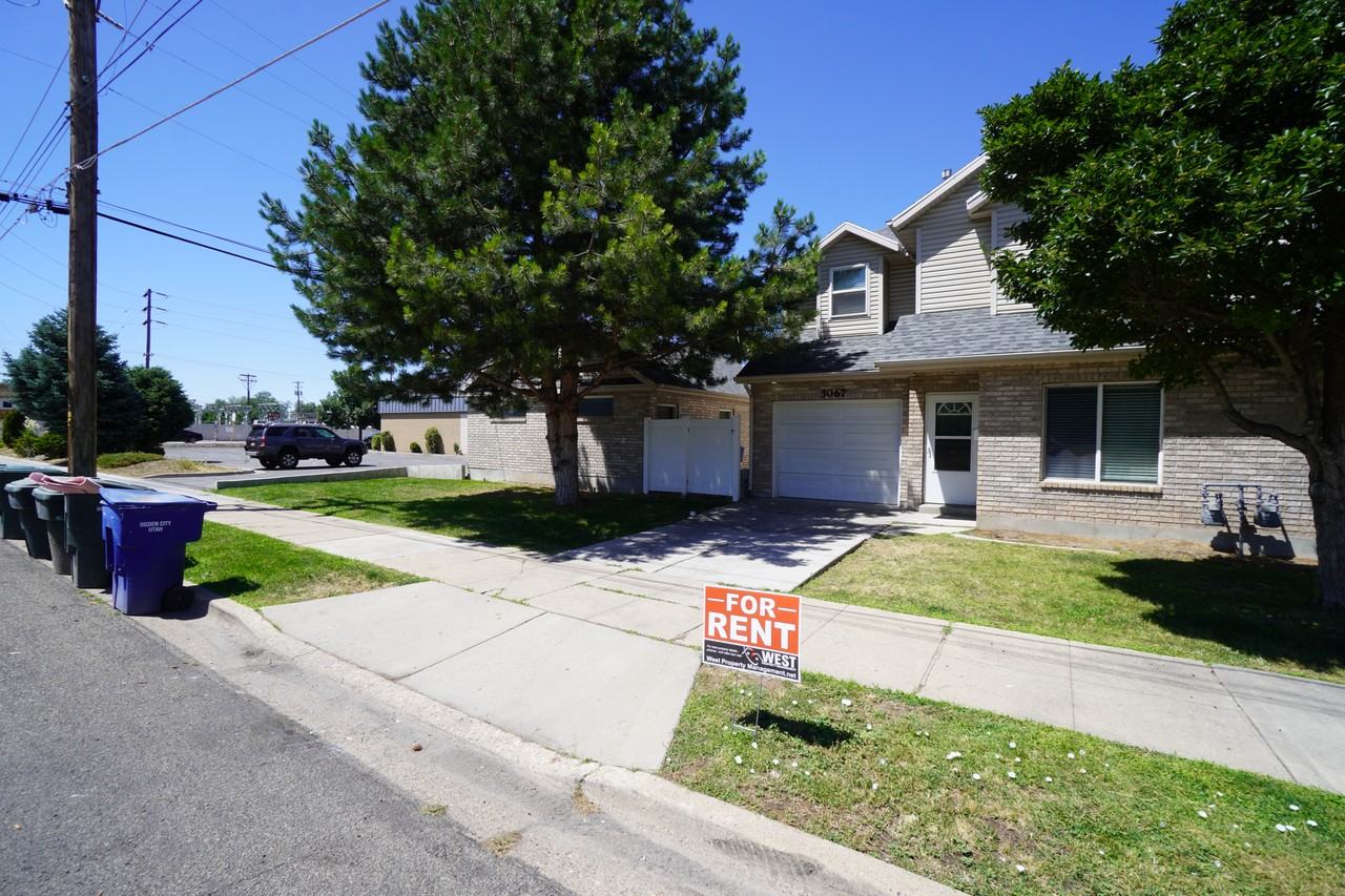 3067 Lincoln Ave - Photo 3 of 27