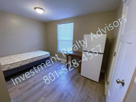 263-265 S Poplar Ct - Photo 1 of 1