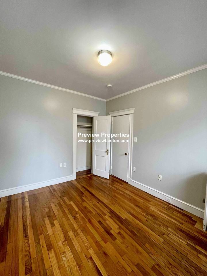 Commonwealth Ave #8P - Photo 5 of 11