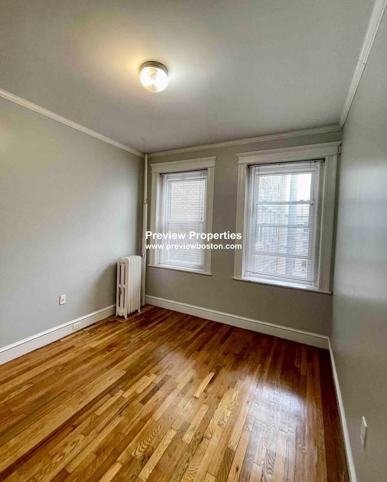 Commonwealth Ave #8P - Photo 6 of 11