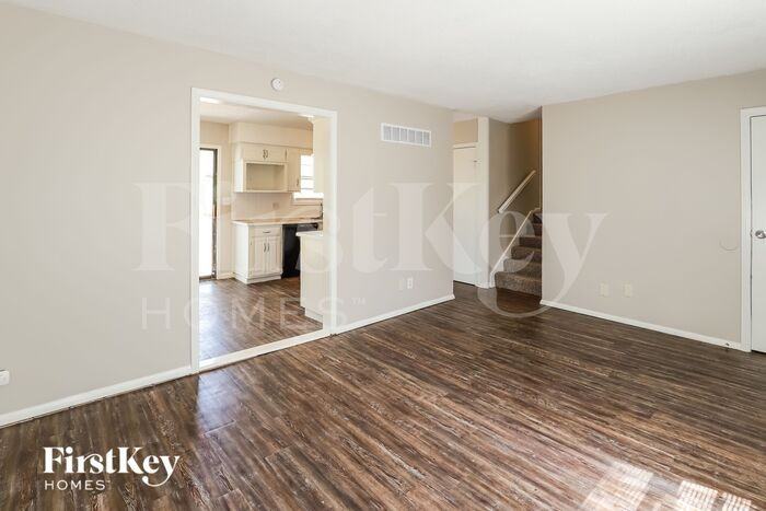 8148 Ne 51st St - Photo 2 of 16