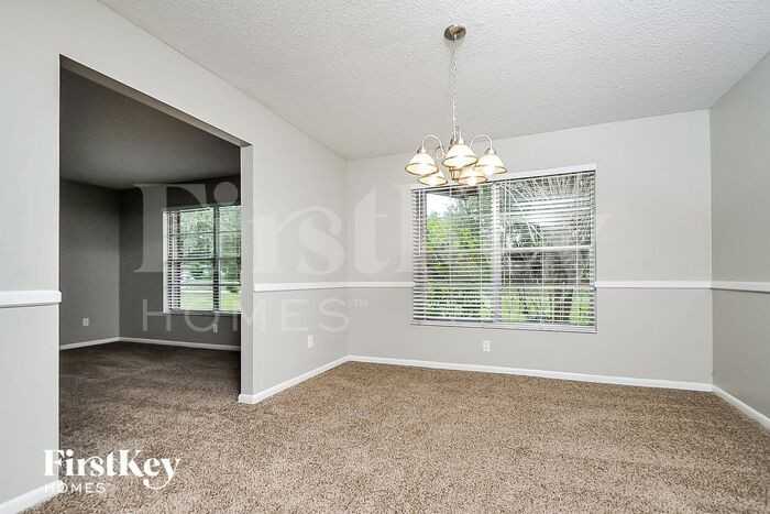 6327 Oak Sq W - Photo 3 of 15