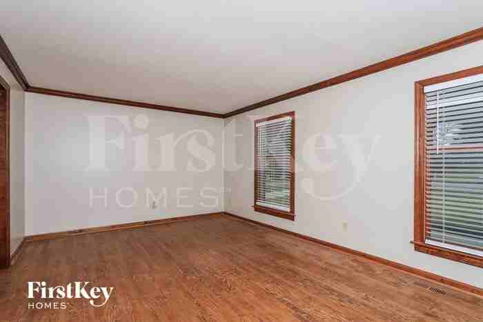 1564 Parliament Ct - Photo 3 of 15