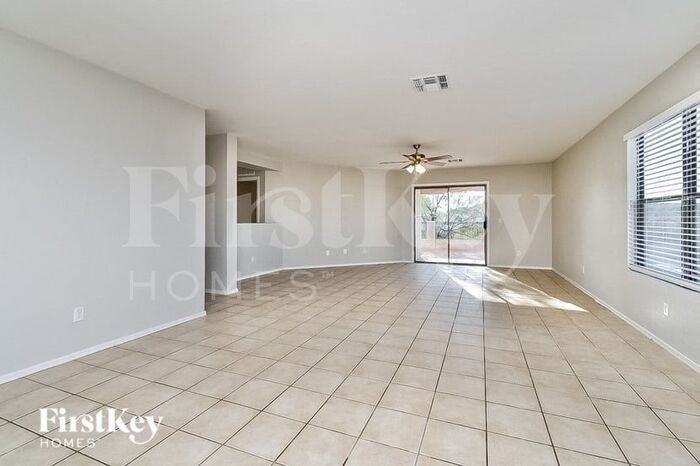 8780 E Green Branch Ln - Photo 2 of 18