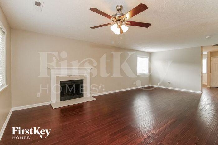 2900 Sussex Dr - Photo 3 of 18