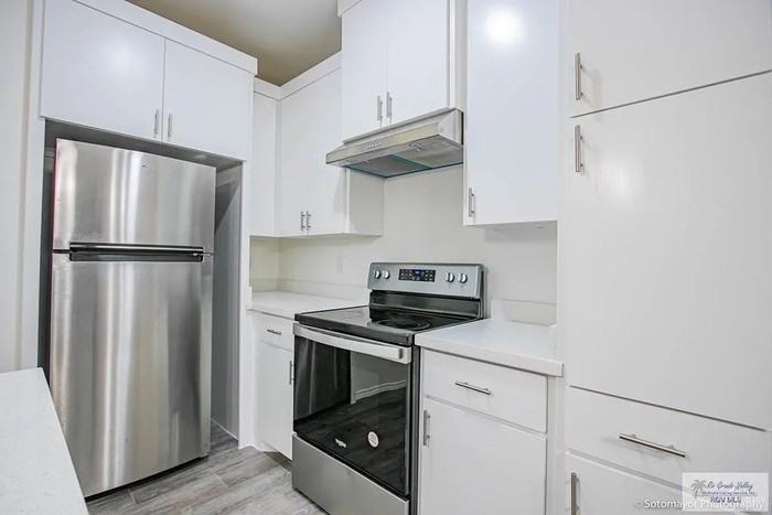 212 E Primrose Ave - Photo 3 of 6
