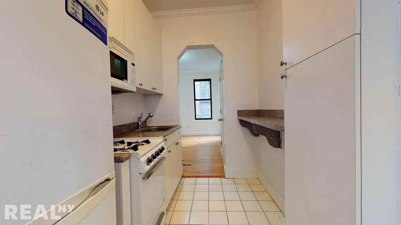 2nd Ave #2D - Photo 3 of 4