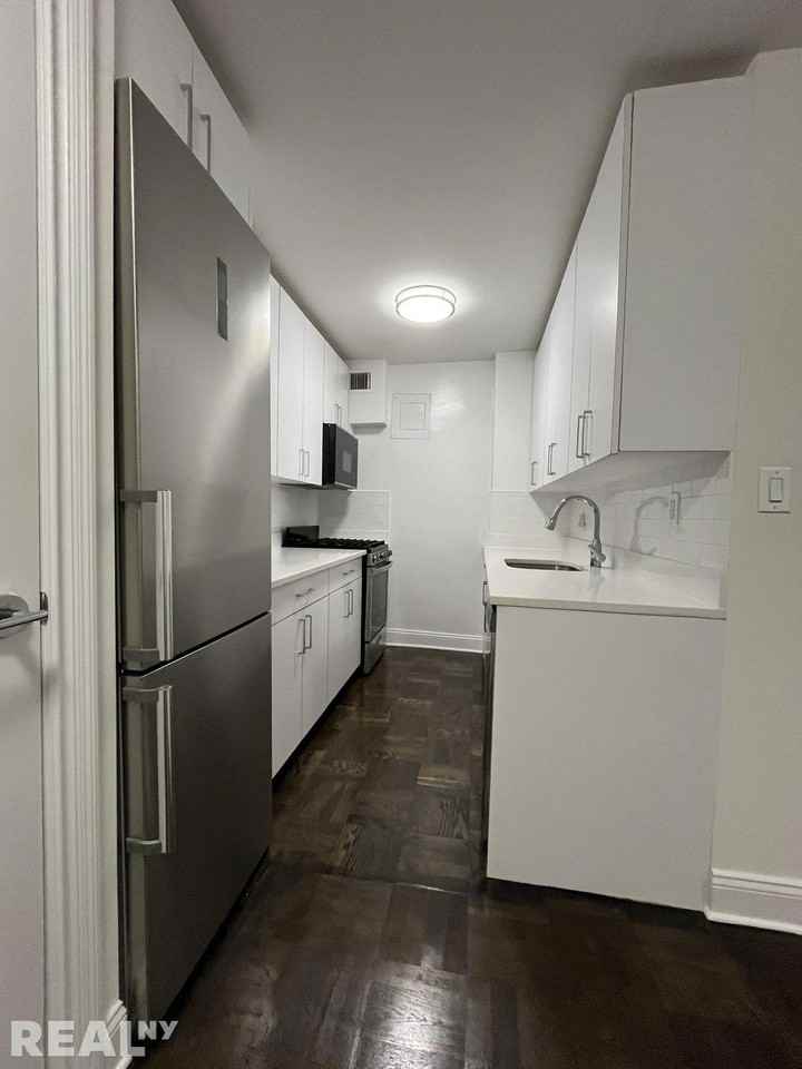 5th Ave #8E - Photo 2 of 8