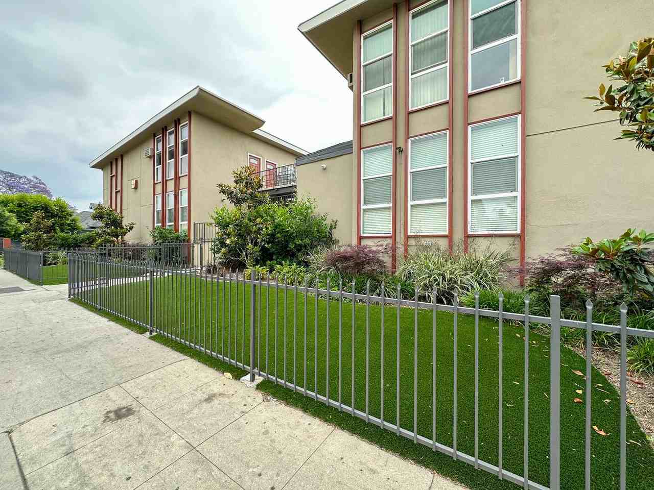 6446 Lexington Avenue - Photo 2 of 35