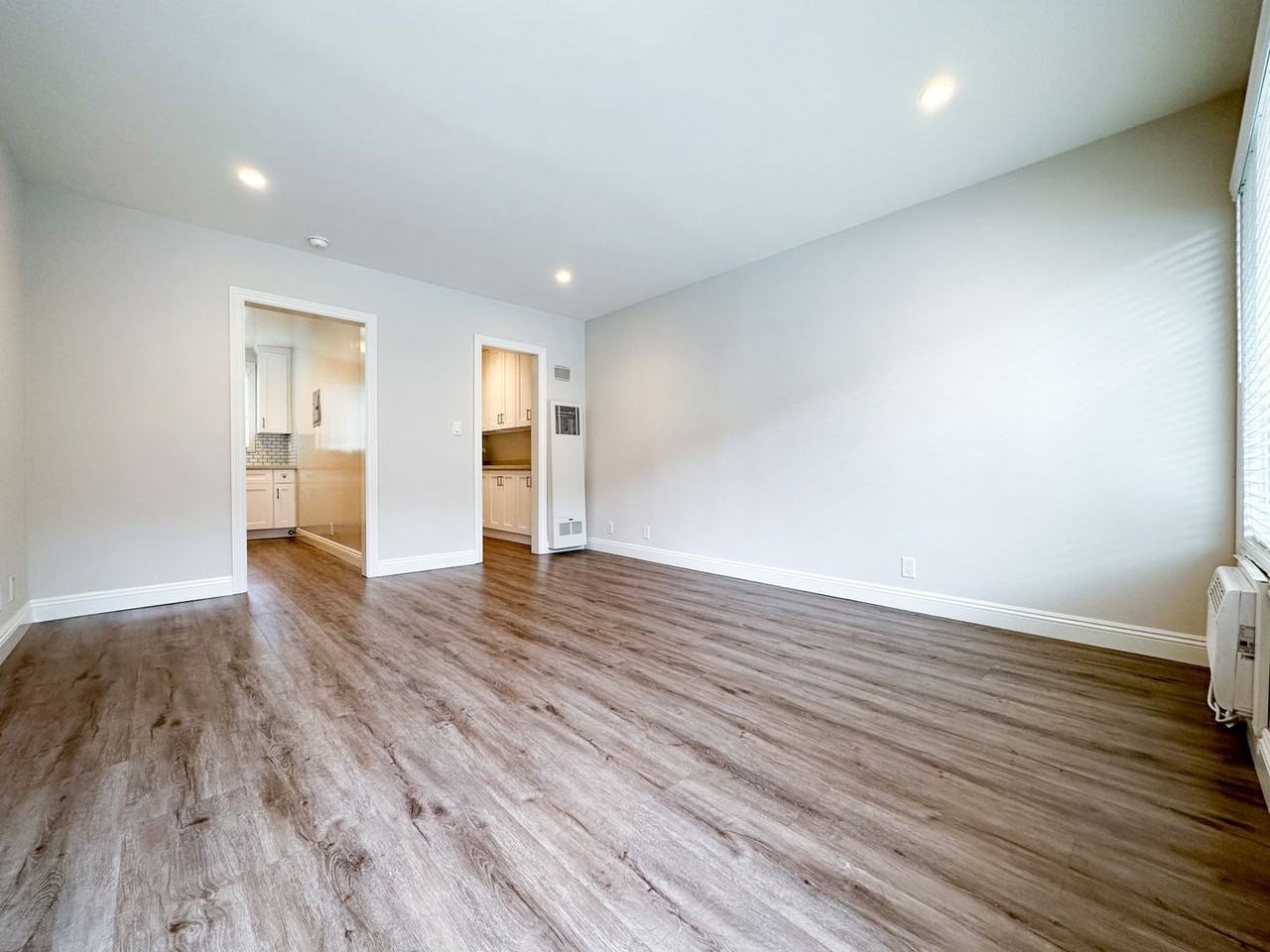 6446 Lexington Avenue - Photo 5 of 35