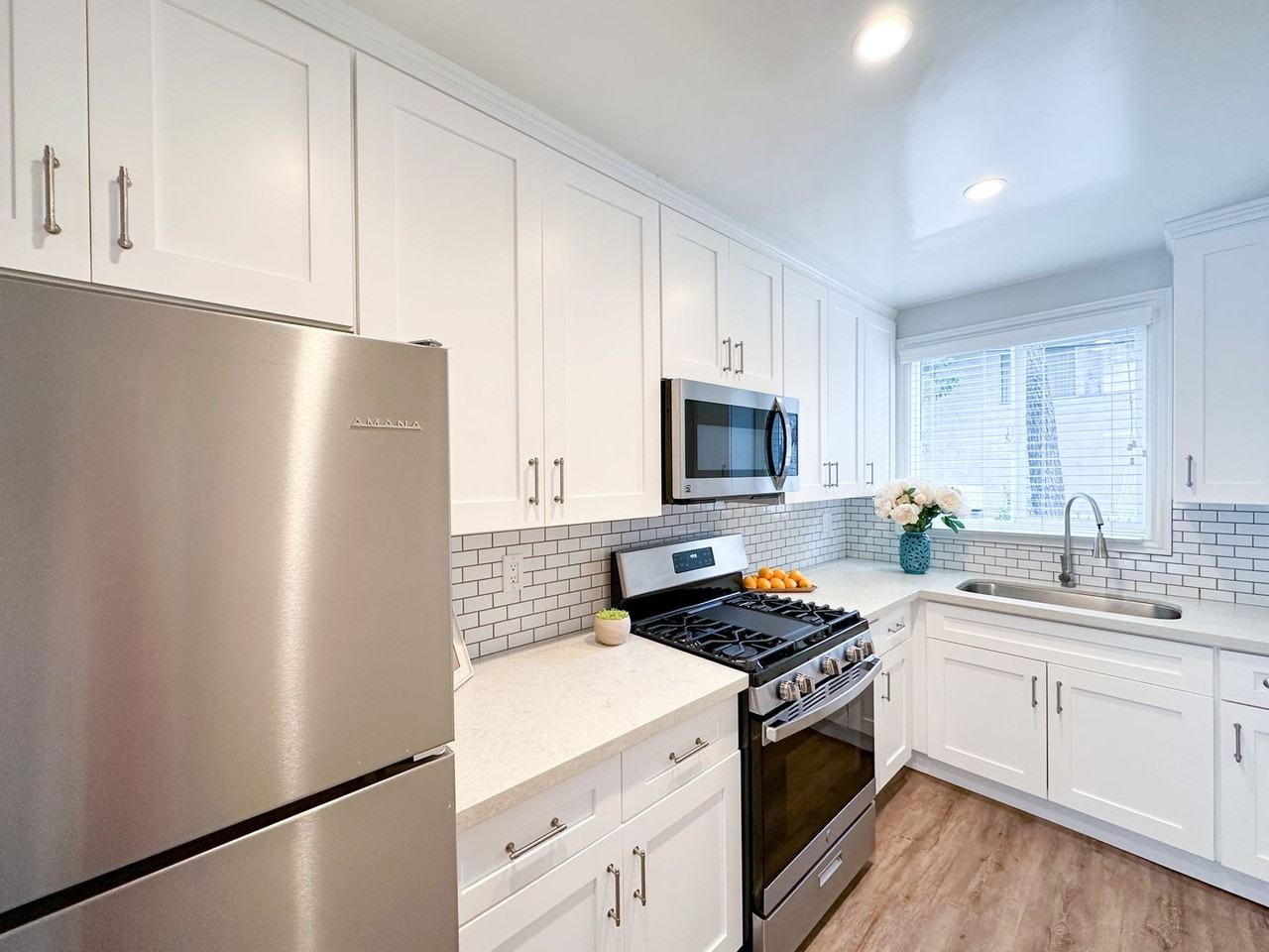 6446 Lexington Avenue - Photo 7 of 35