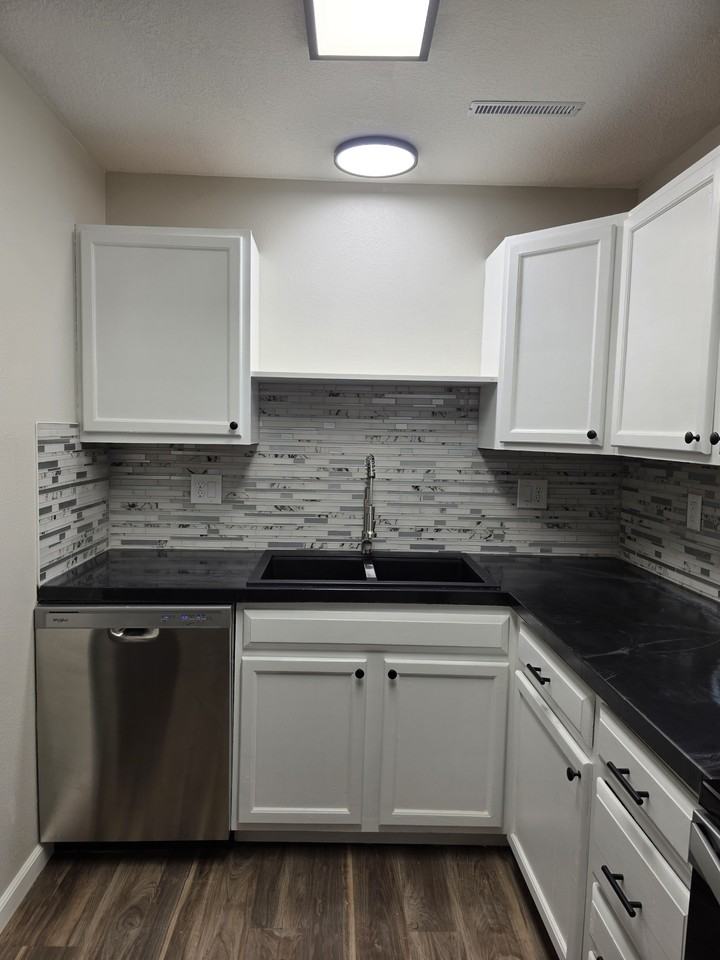 428 Stonehaven Drive - Photo 2 of 50