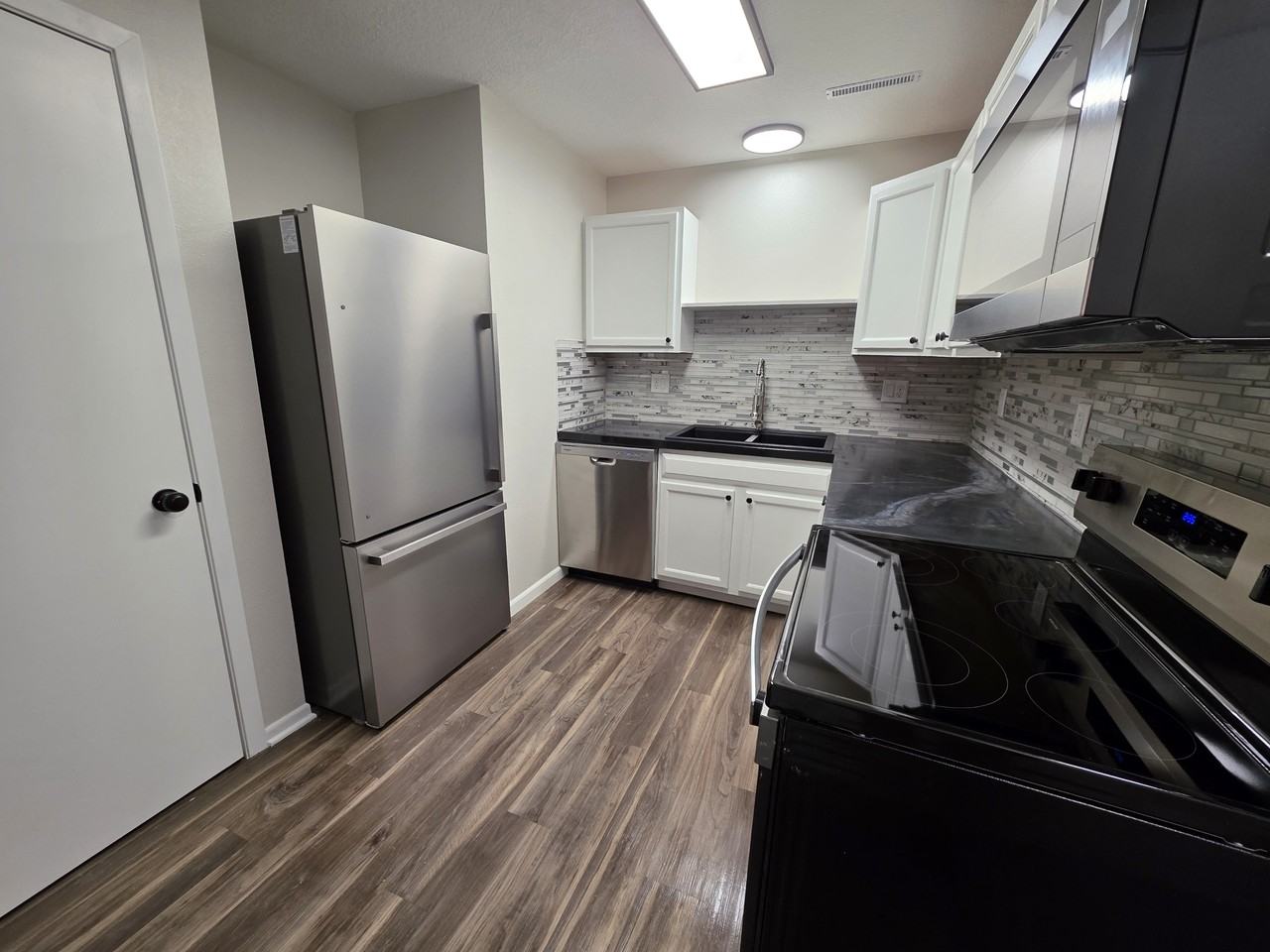 428 Stonehaven Drive - Photo 4 of 50