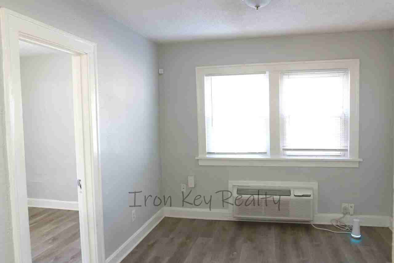 5121 Thompson Avenue - Photo 3 of 20