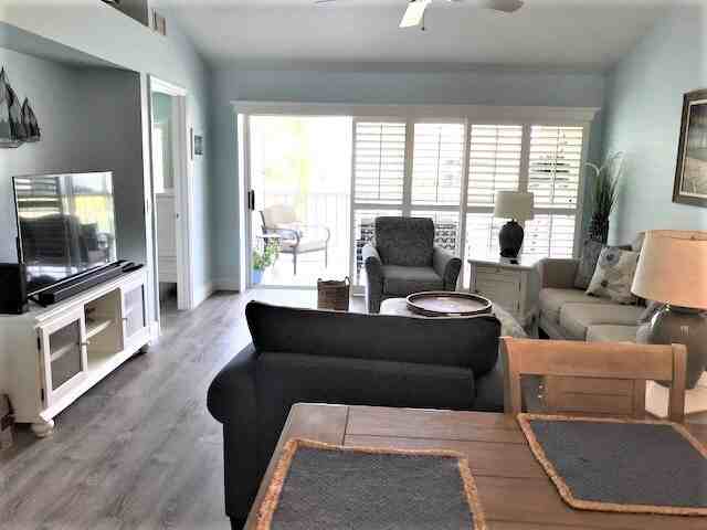 Naples 484 Belina - Photo 2 of 10