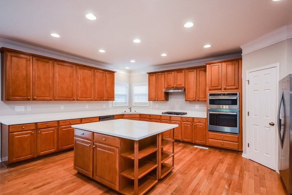 2408 Hyde Park Ct - Photo 7 of 17