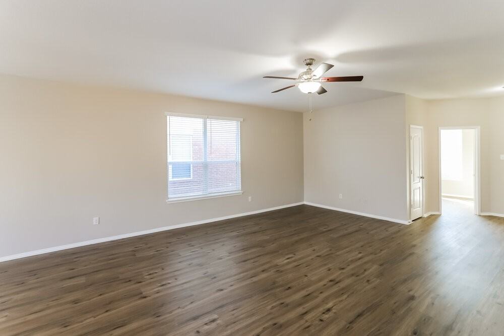 320 Amethyst Dr - Photo 3 of 16