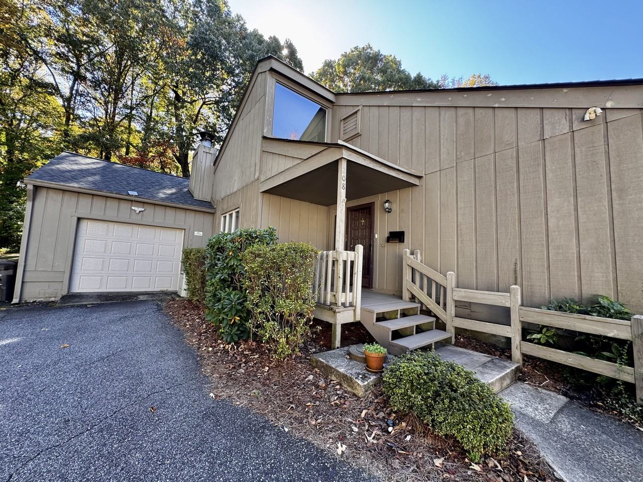 208 Lamplighter Cir - Photo 3 of 25
