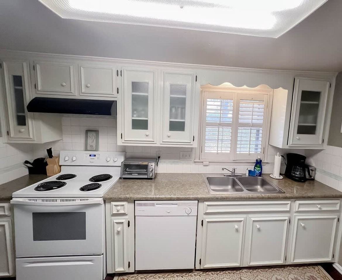 2929 Canterbury Court #1043474P - Photo 7 of 50