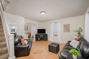 featured image of 839 E Franklin St