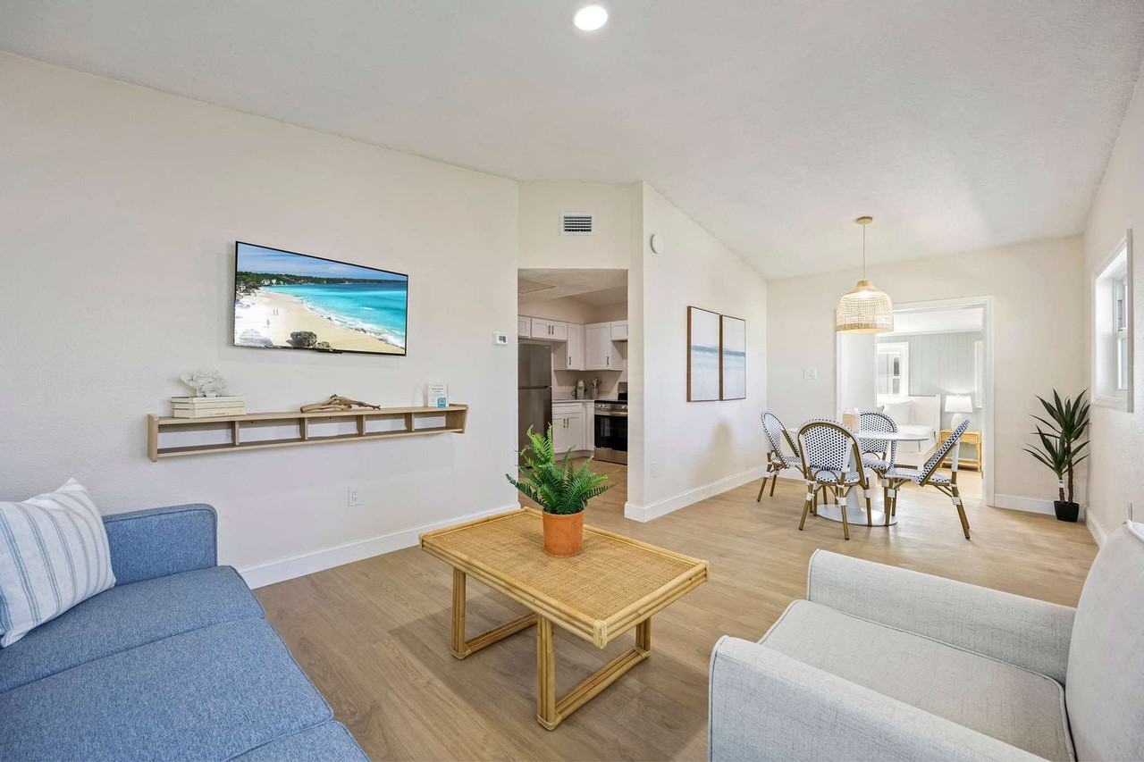 637 South Orlando Avenue - Photo 2 of 46