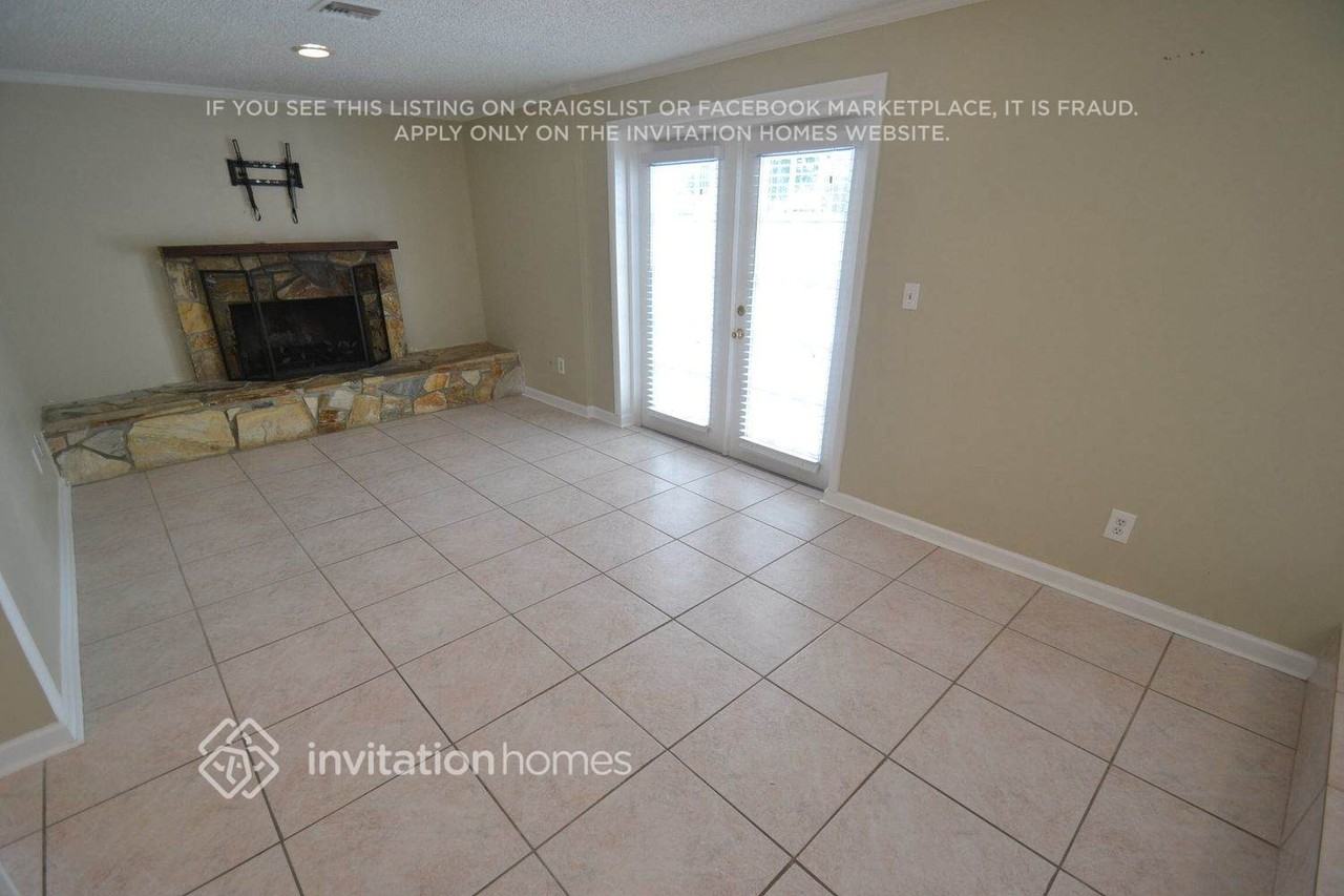 4311 Foxglen Ln - Photo 3 of 11