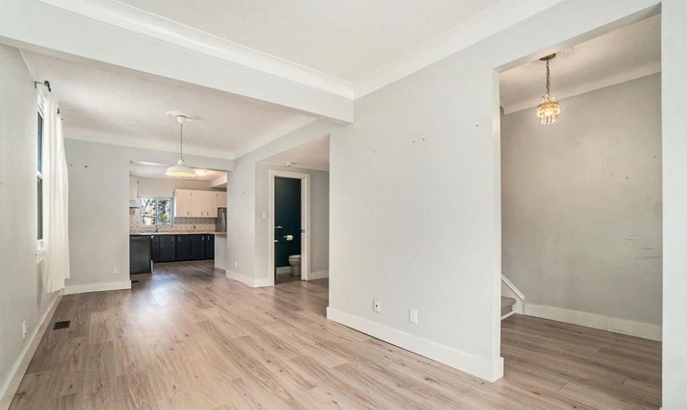 11 Champagne Avenue South - Photo 3 of 11