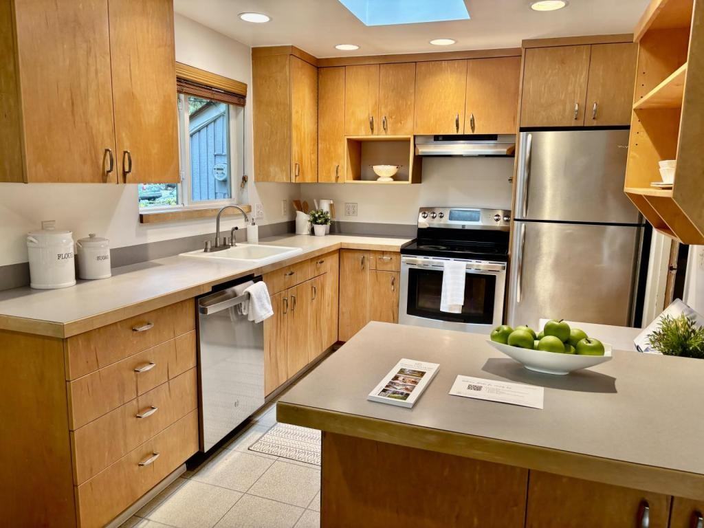 13734 Stone Ave N - Photo 2 of 16