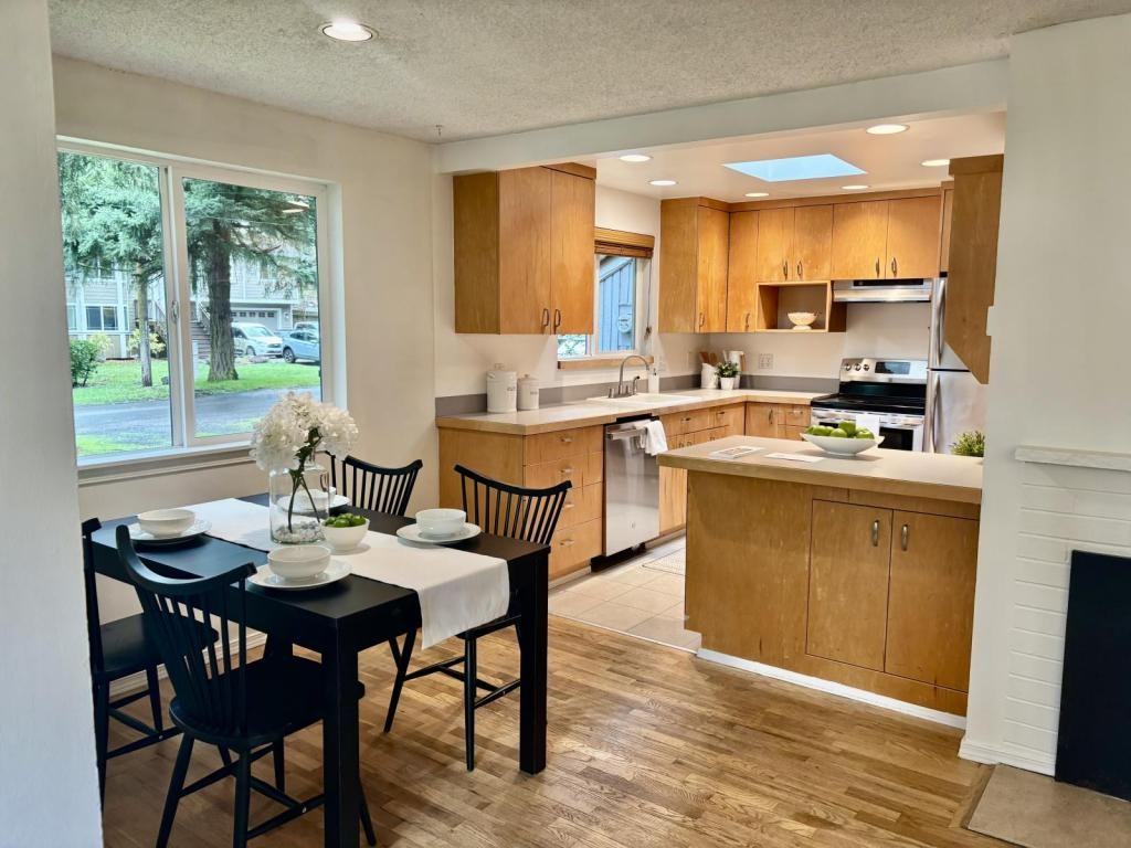 13734 Stone Ave N - Photo 3 of 16