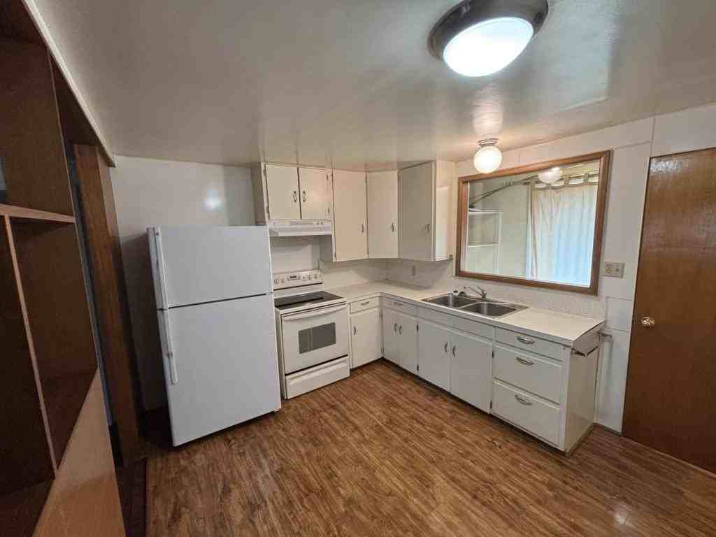 626 Washakie St - Photo 3 of 19