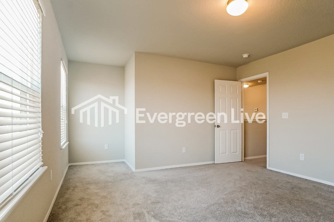 2807 Sebright Ave - Photo 2 of 15