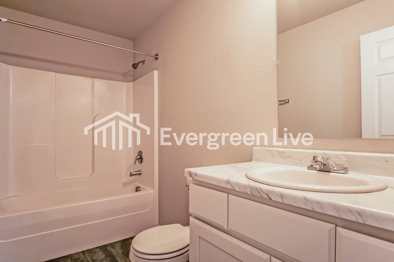 2807 Sebright Ave - Photo 3 of 15