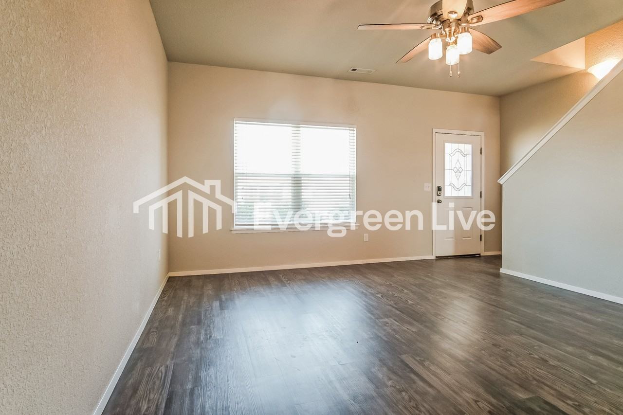 2807 Sebright Ave - Photo 5 of 15