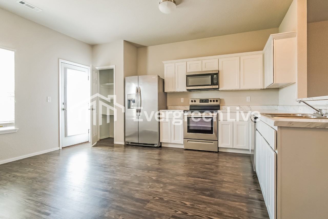 2807 Sebright Ave - Photo 6 of 15