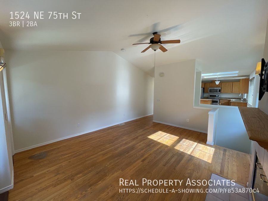 1524 Ne 75th St - Photo 3 of 20