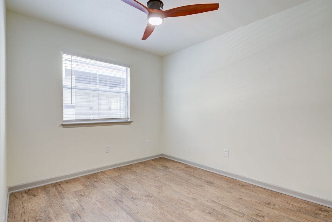 200 E 4th St - Photo 4 of 22