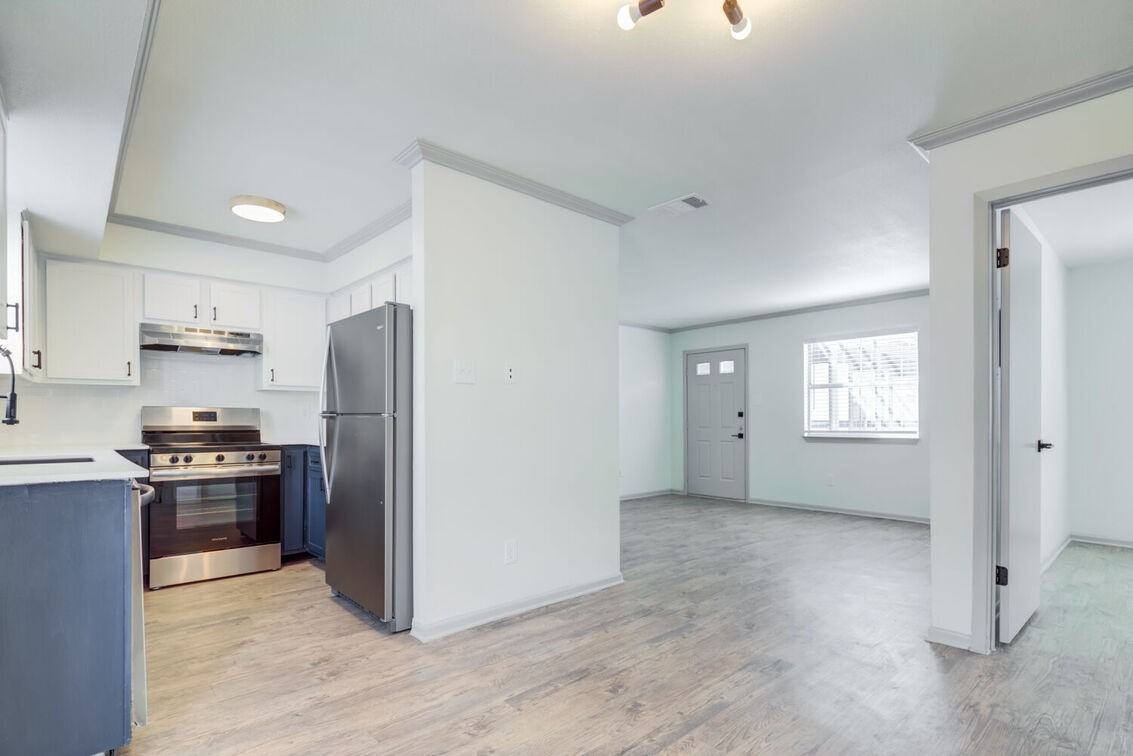 200 E 4th St - Photo 7 of 22