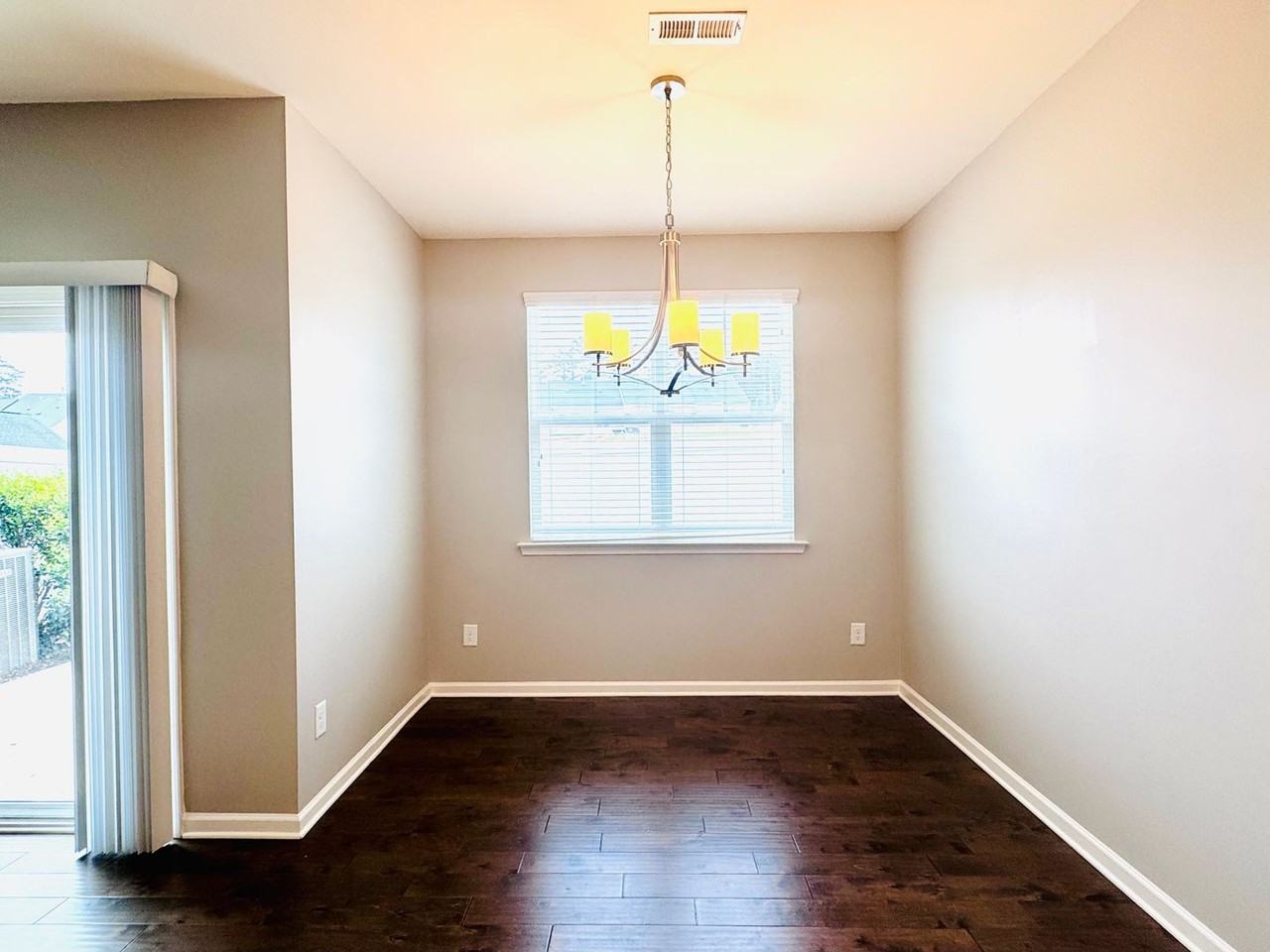 211 Torpoint Rd - Photo 5 of 40