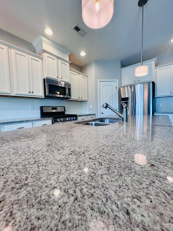 211 Torpoint Rd - Photo 7 of 40
