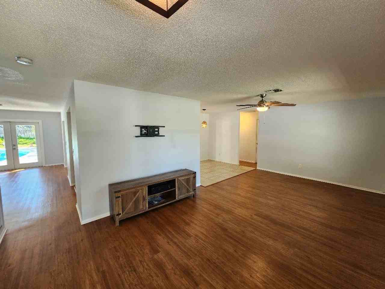 4427 Saxon Dr - Photo 3 of 30