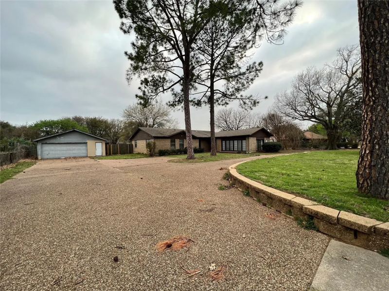 1101 Tinker Rd - Photo 3 of 4