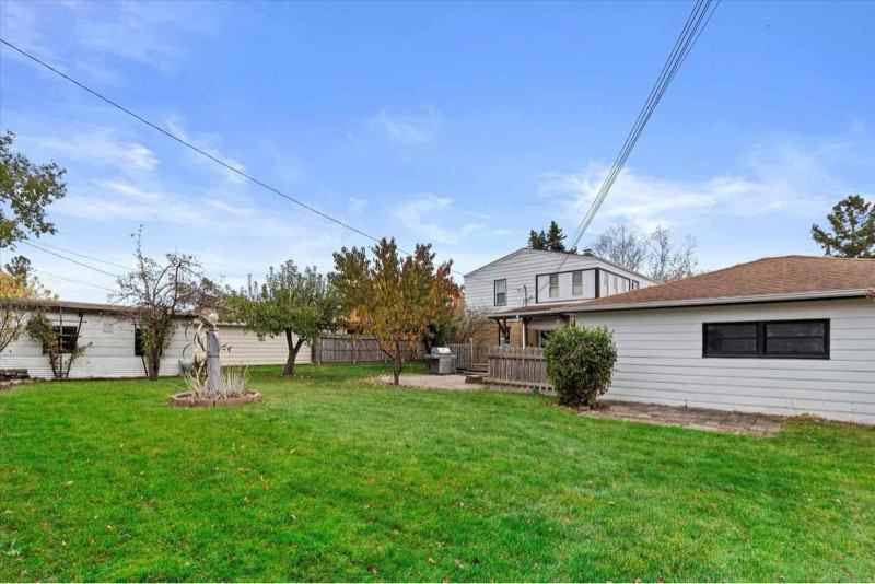 2757 S 68th St - Photo 3 of 23